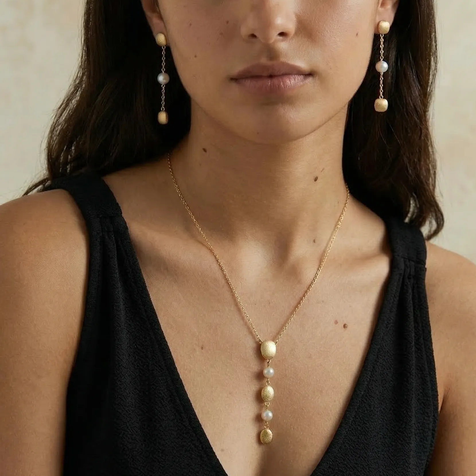 Yawmi Brushed 18K Gold Chain Earring with Pearls